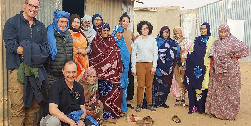 Una delegación Complutense identifica proyectos de cooperación con la comunidad saharaui para mejorar el suministro de aguas, la salud y la educación